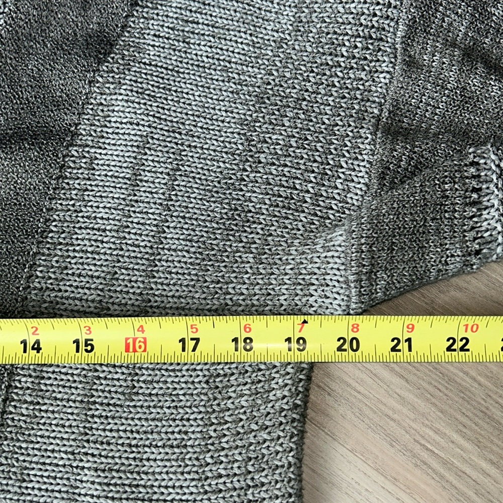 Mustard Seed Oversized V-Neck Sweater L Gray Casual Cropped Cozy Bell Sleeve - Picture 4 of 6